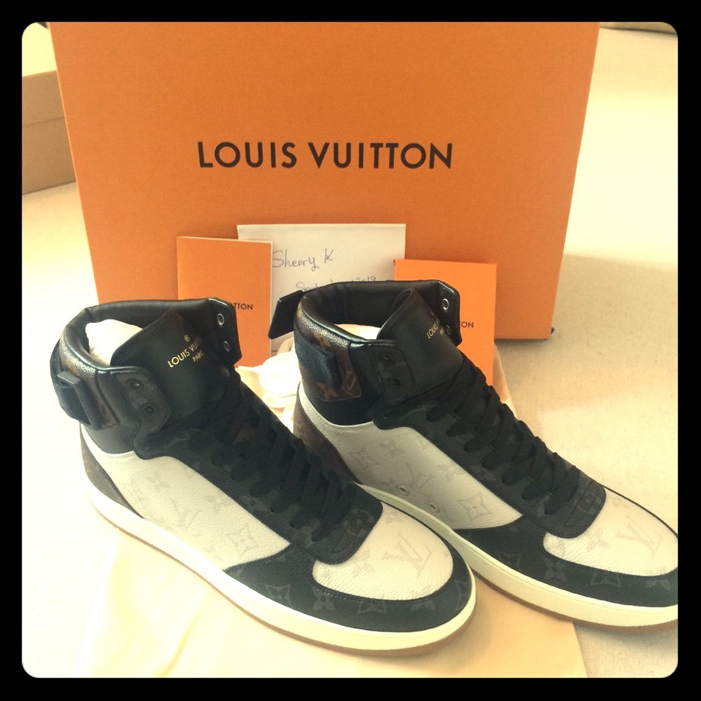 LV men snicker